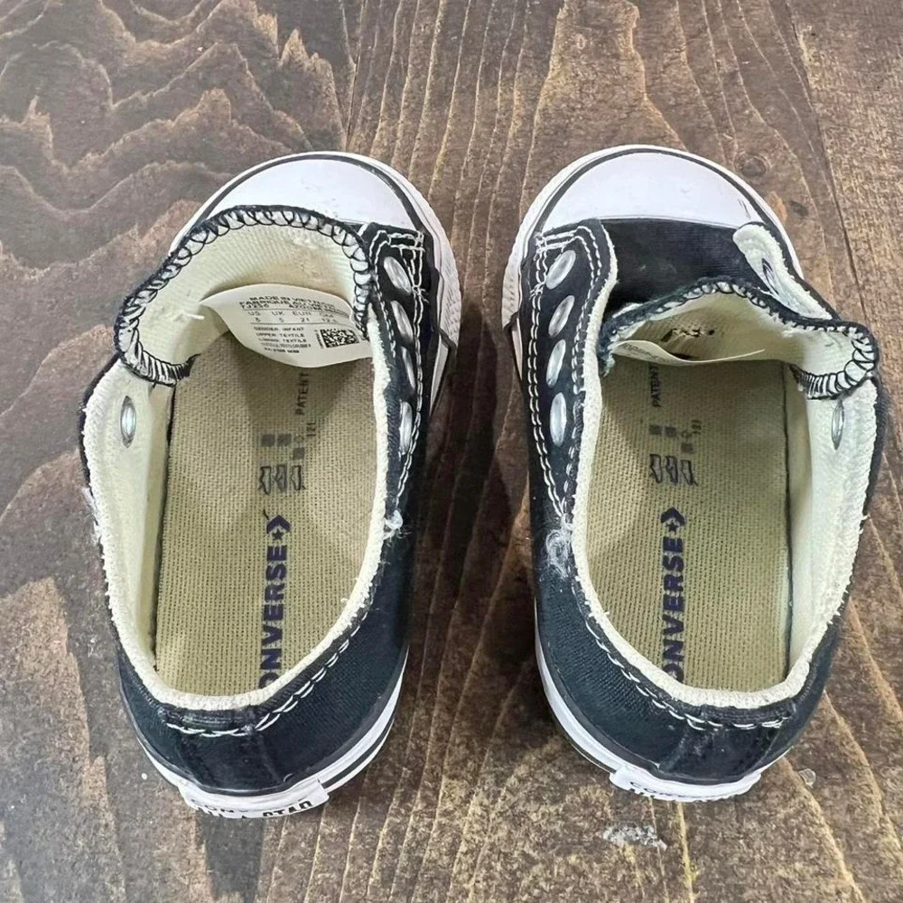 Black and White Converse All Star 5c (Missing shoe laces) grunge skater